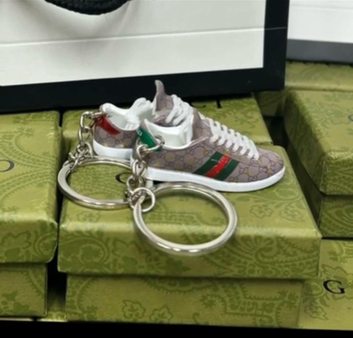 Portachiavi scarpa Gucci
